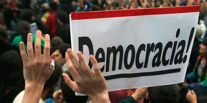 Los generales no pueden seguir dando la espalda a la democracia