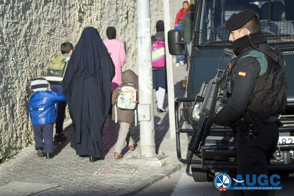 Interior prorroga la reapertura de los pasos fronterizos de Ceuta y Melilla y continúa sin materializar las promesas para los Guardias Civiles