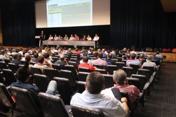 Los afiliados de AUGC rechazan en asamblea la restricción de derechos que aprobará el Congreso