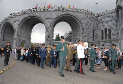 Otra ‘piadosa’ expedición de guardias civiles al santuario de Lourdes pagada por todos los ciudadanos