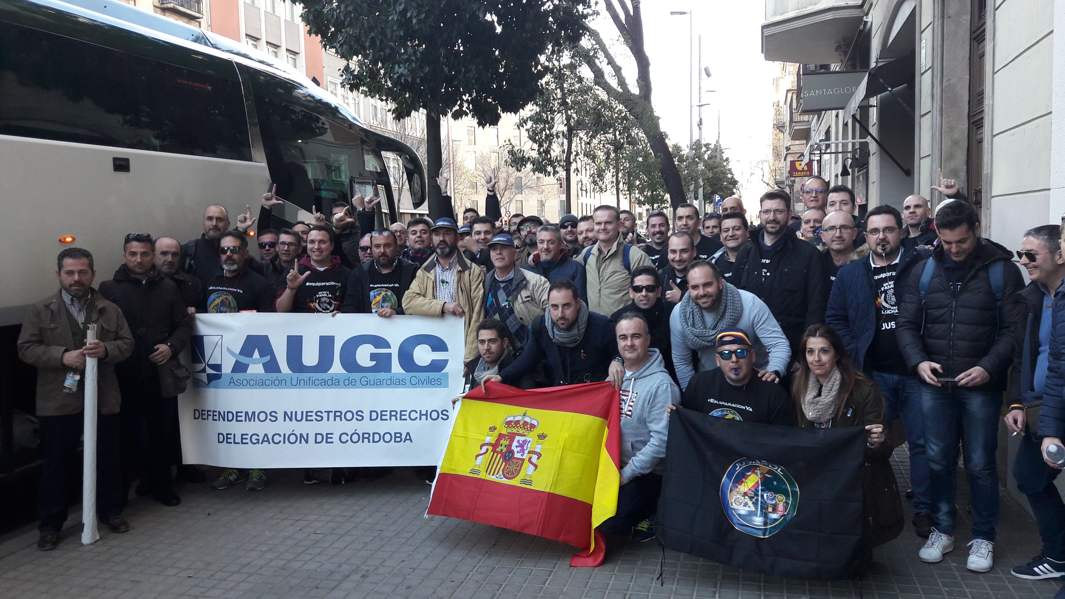 Más de cien guardias civiles cordobeses se manifestaron el sábado en Barcelona para pedir equiparación salarial
