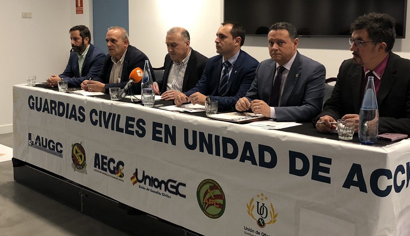 Las asociaciones profesionales de la Guardia Civil anuncian movilizaciones  y acciones legales contra Interior por sus engaños con el acuerdo de equiparación