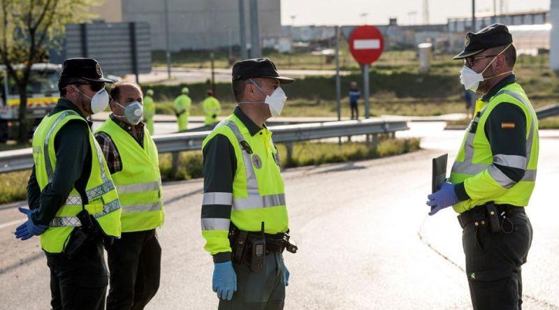 Sanciones disciplinarias en la Guardia Civil a los agentes por utilizar mascarillas y guantes de protección contra el coronavirus