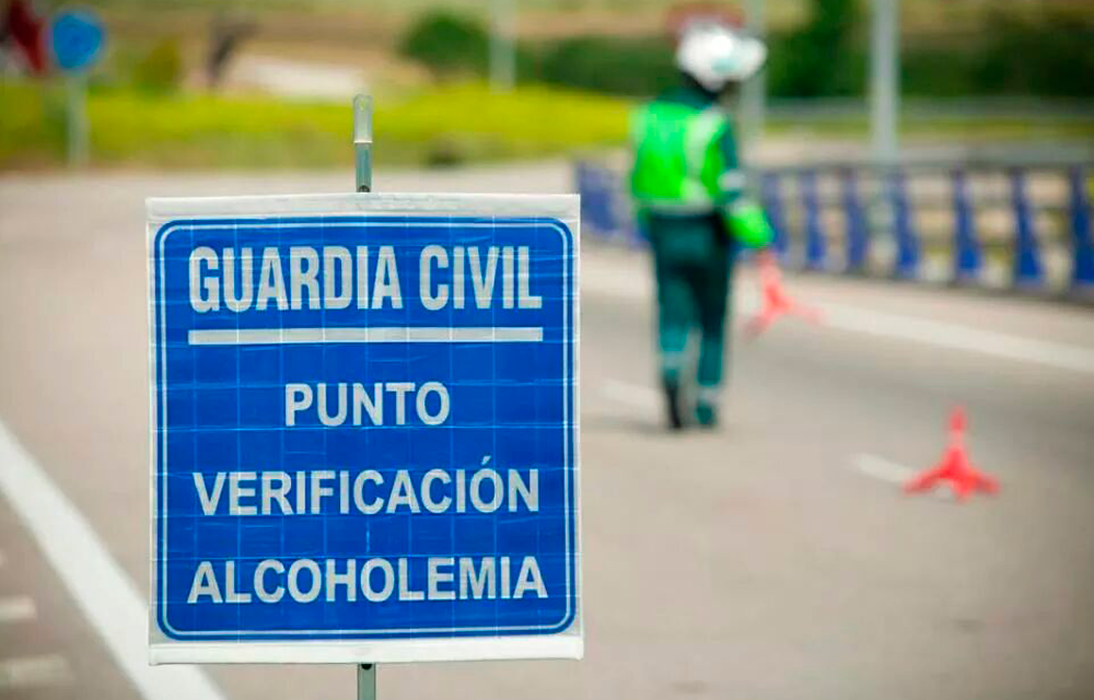 La Guardia Civil infla sus estadísticas a costa del riesgo de los agentes: controles de alcoholemia ‘low cost’
