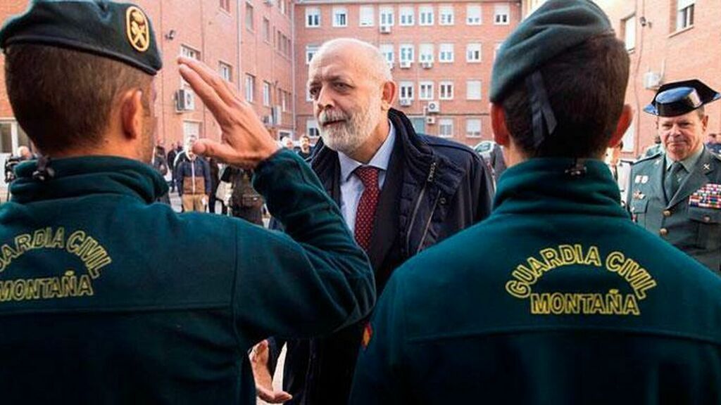 Félix Azón lleva a la involución los derechos laborales de los guardias civiles