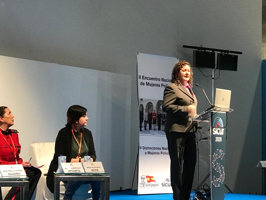 La secretaria nacional de la Mujer de AUGC denuncia en el II Encuentro Nacional de Mujeres Policías el machismo que pervive en los cuerpos policiales
