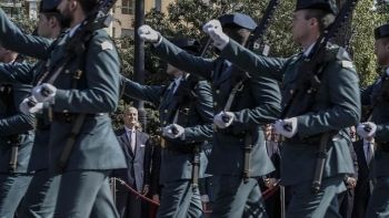 AUGC Valencia critica el despilfarro de personal en desfiles en una situación de grave crisis económica