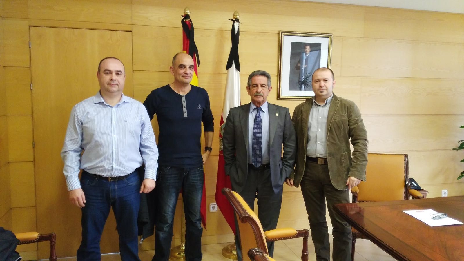 AUGC se reúne con el presidente de Cantabria, Miguel Ángel Revilla, para exponerle las reinvindicaciones de los guardias civiles