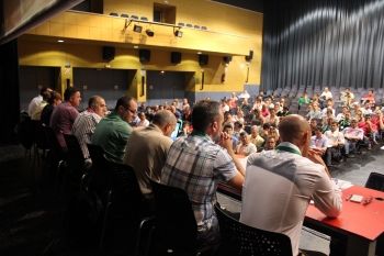 El 92 % de los participantes en la asamblea de AUGC respaldan al líder de la organización, Alberto Moya