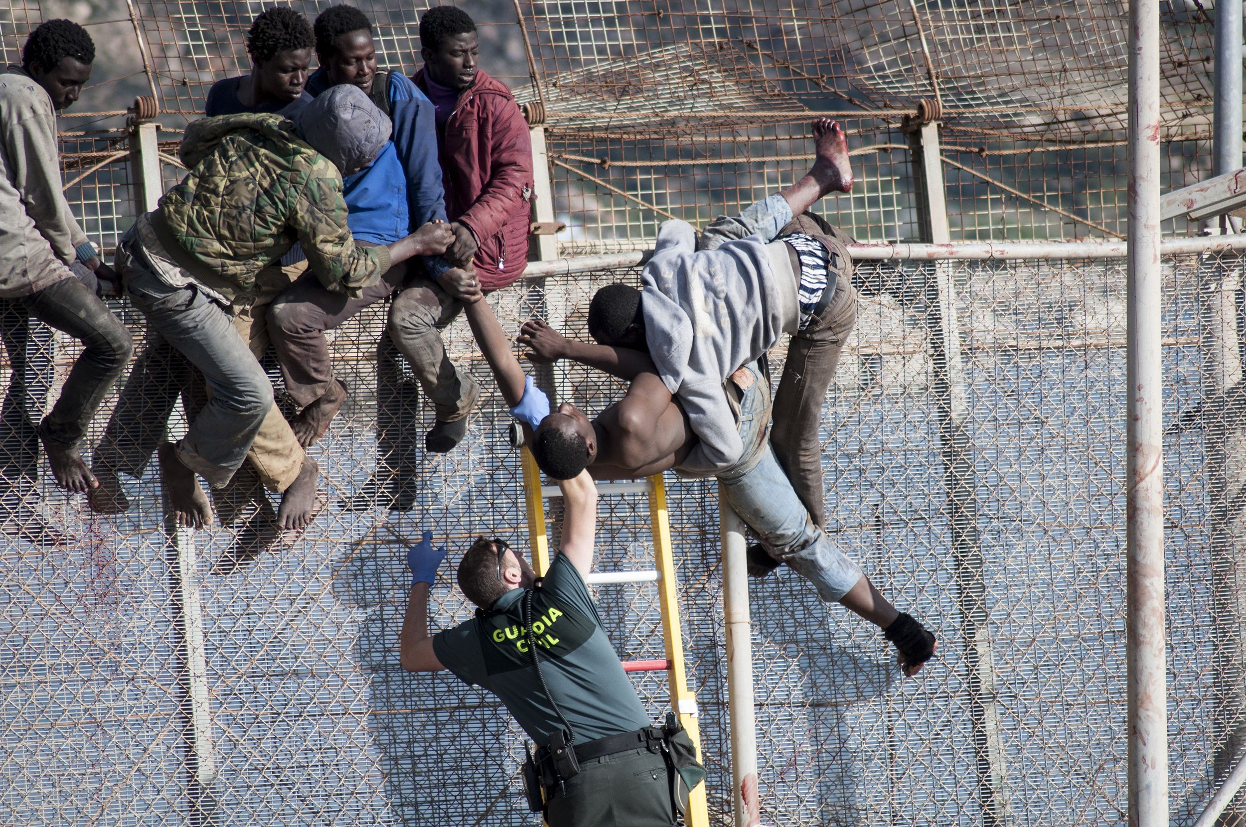 AUGC celebra que Interior retire las concertinas de las vallas de Ceuta y Melilla, pero pide otras medidas que refuercen el perímetro