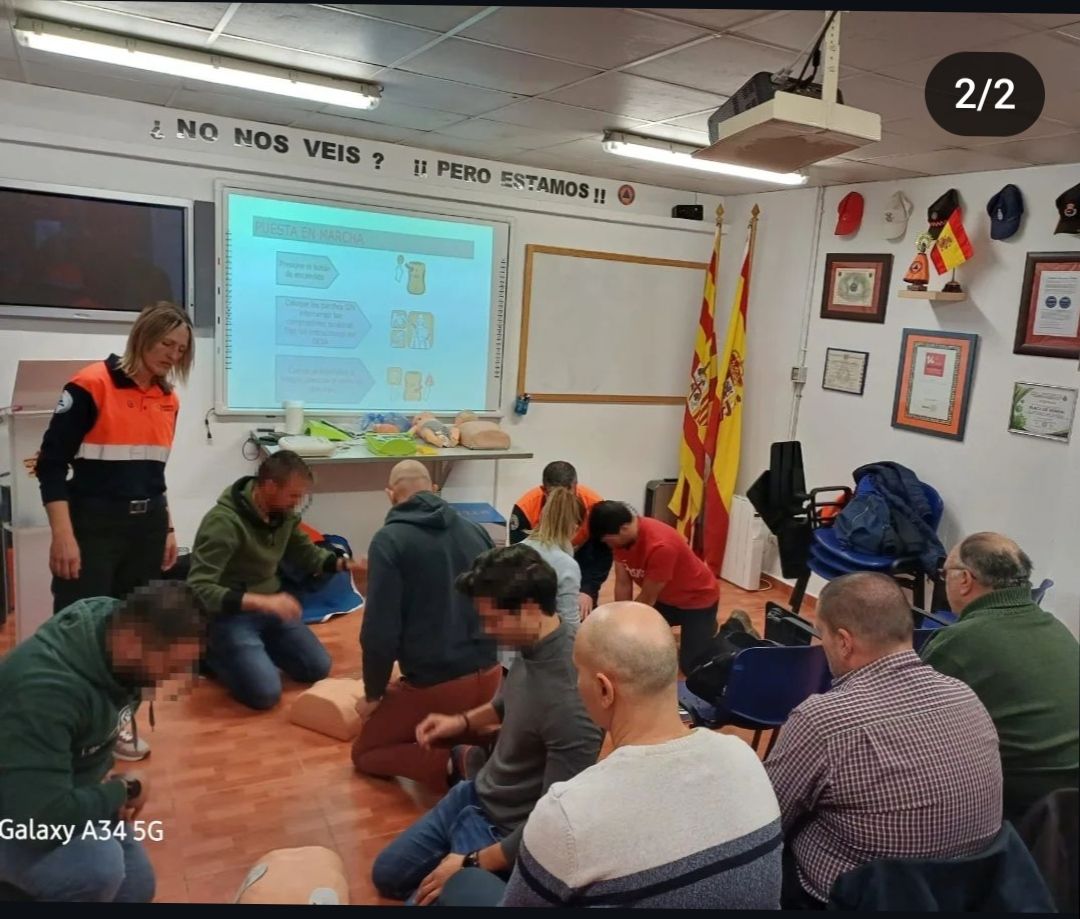 Gran acogida entre los guardias civiles del curso en soporte vital básico con desfibrilador en Utebo