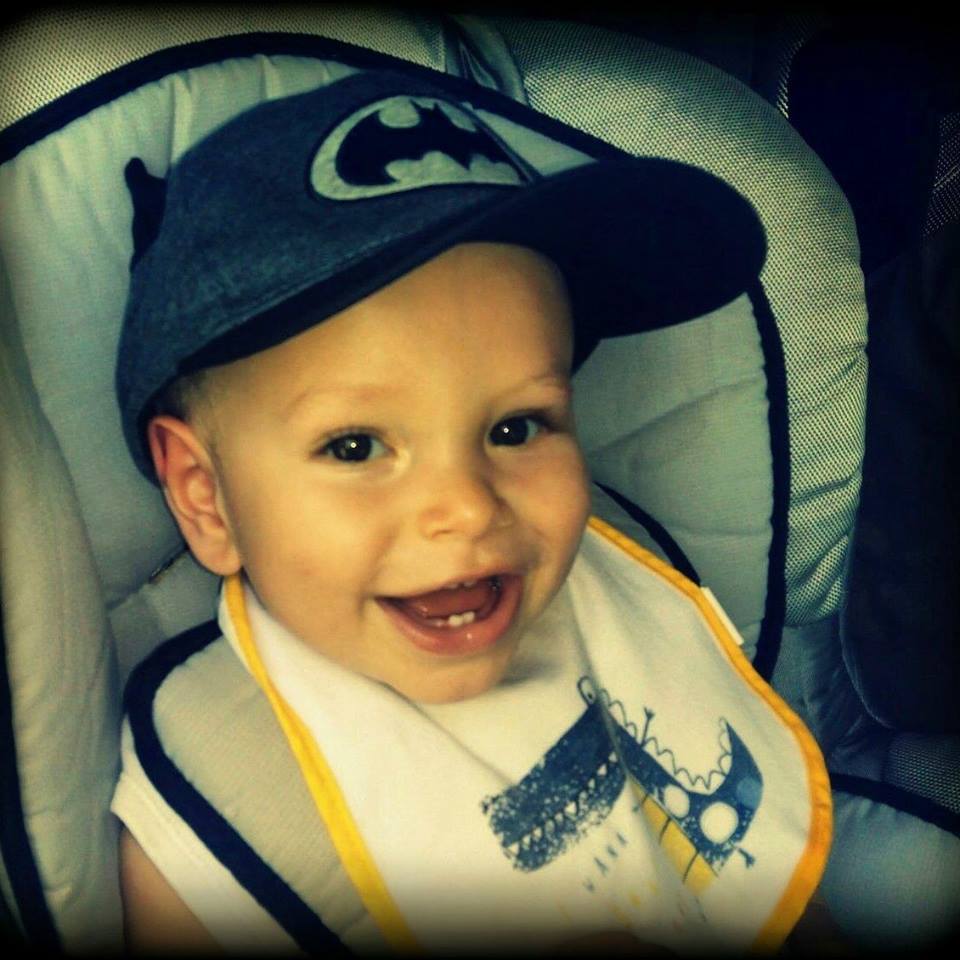 Campaña solidaria para ayudar a Liam,  hijo de un compañero y víctima de una rara enfermedad degenerativa