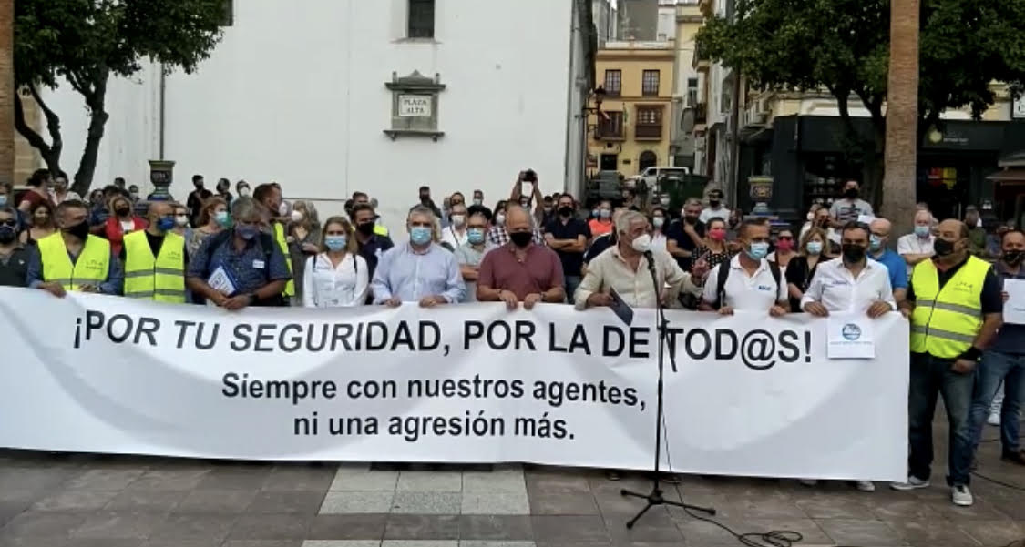 Concentración en Algeciras en apoyo a la labor de las FFCCSS en su lucha contra el narcotráfico