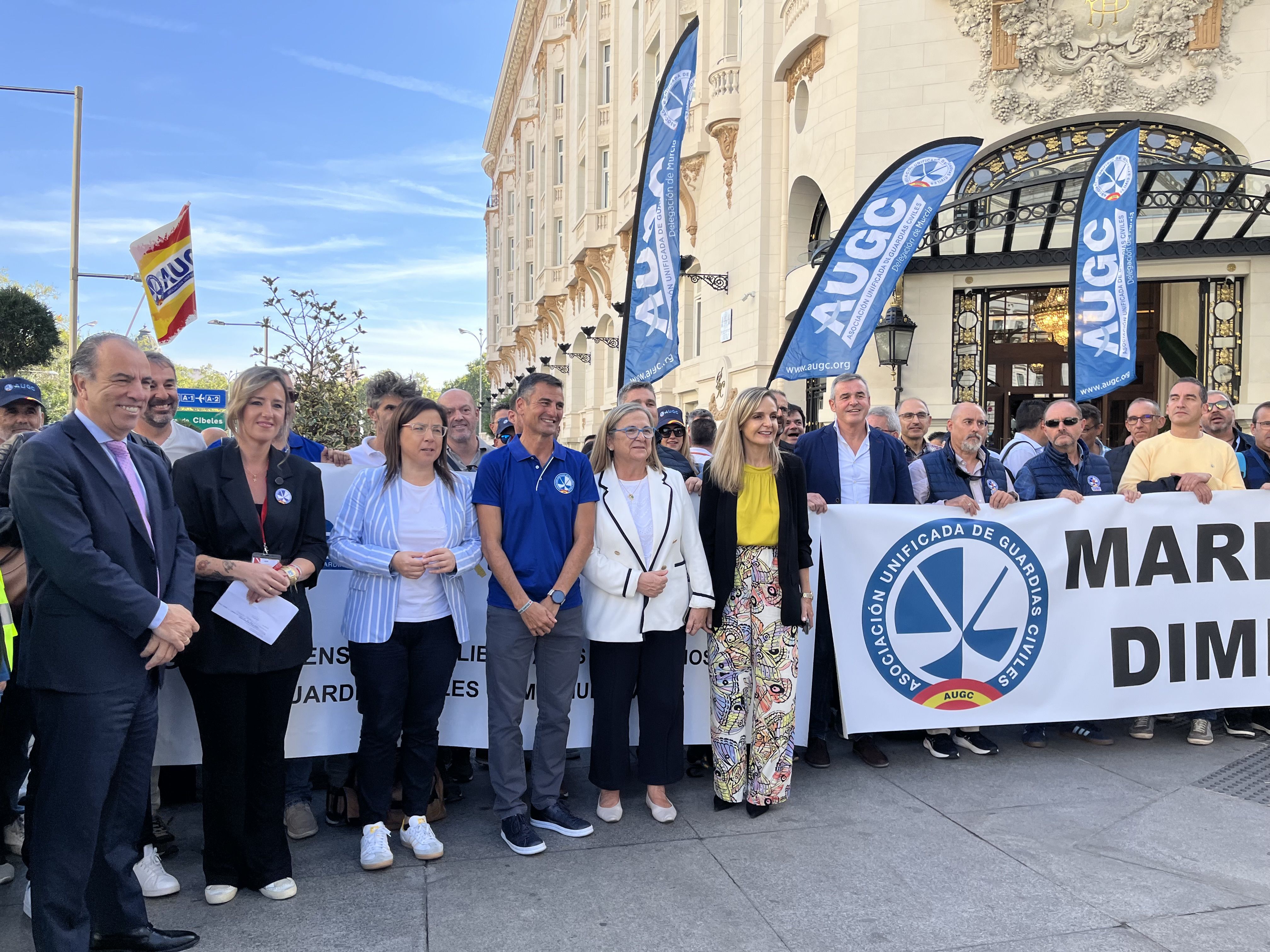 AUGC se concentra frente al Congreso y exige la dimisión de Marlaska ante el desprecio continuado a los guardias civiles