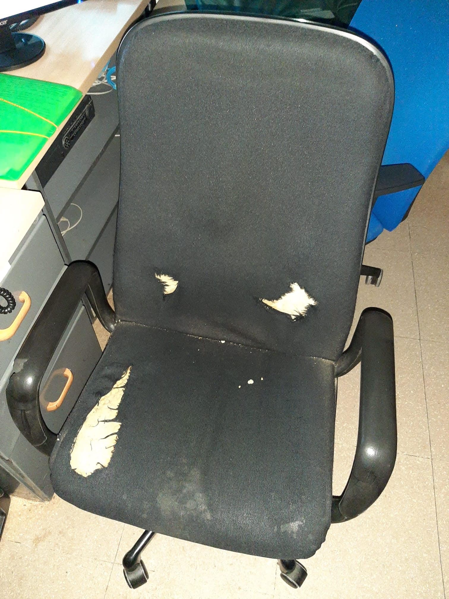 Los guardias civiles del SEPROSE de Barcelona deben trabajar en unas instalaciones en estado deplorable