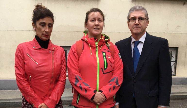 La juez archiva el auto contra la guardia civil que optó por un chaleco antibalas propio, y admite “discriminación” hacia las mujeres en la dotación de esta prenda