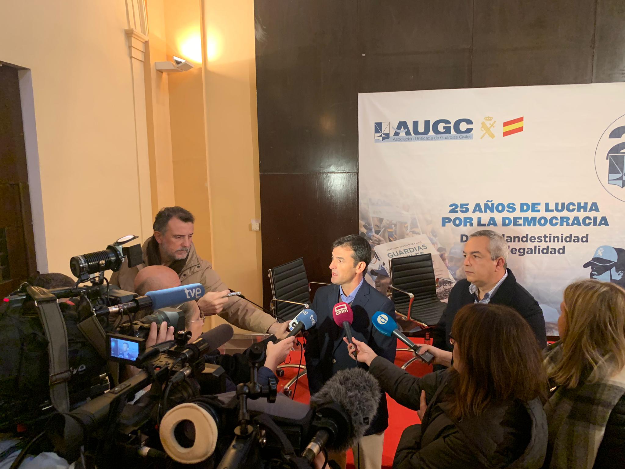 AUGC Toledo inaugura la exposición en la que repasa sus primeros 25 años y denuncia el intento de la Dirección General de recortar derechos a los guardias civiles