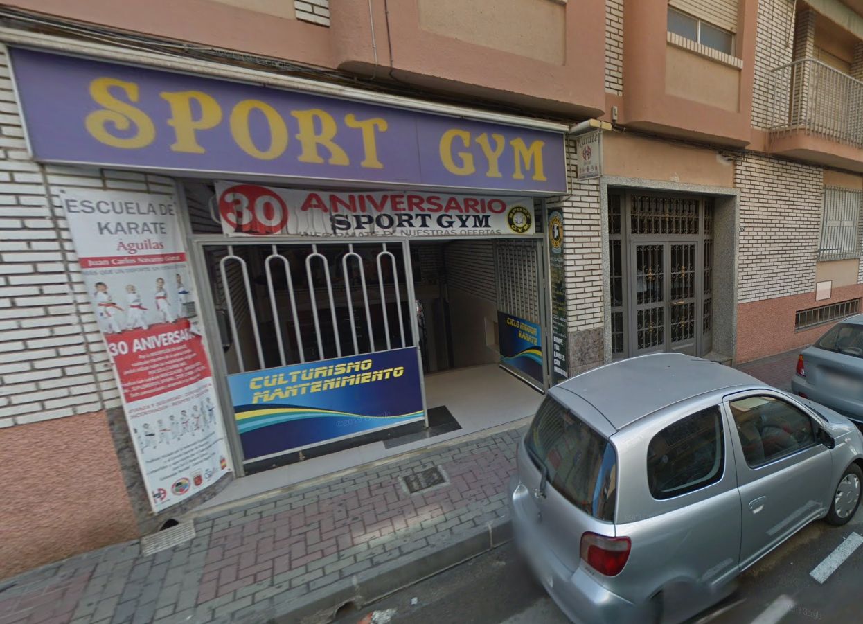 La acción rápida y decidida de un guardia civil fuera de servicio salva la vida de un joven que había sufrido un ataque en plena calle