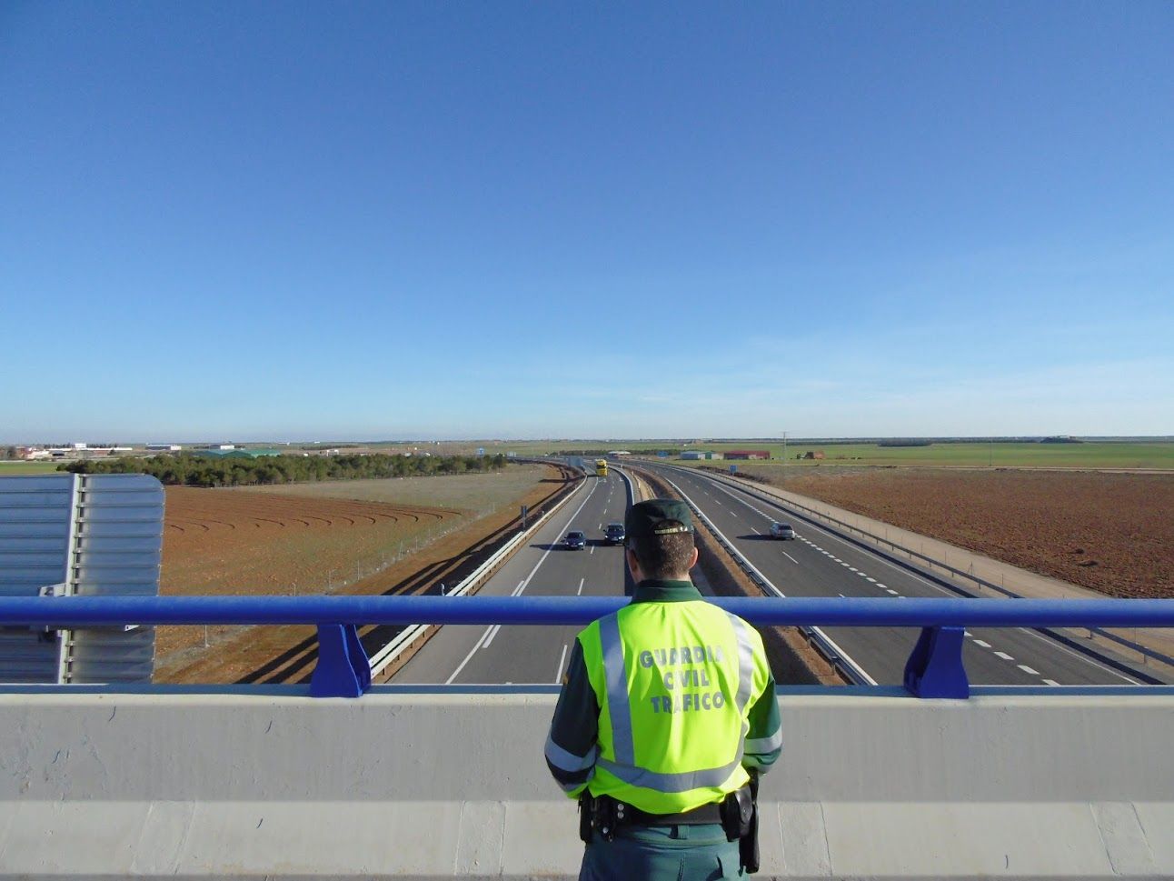 La Agrupación de Tráfico se desentiende del reparto de chalecos antibala: En unas Unidades se acumulan sin adjudicación y en otras falta material