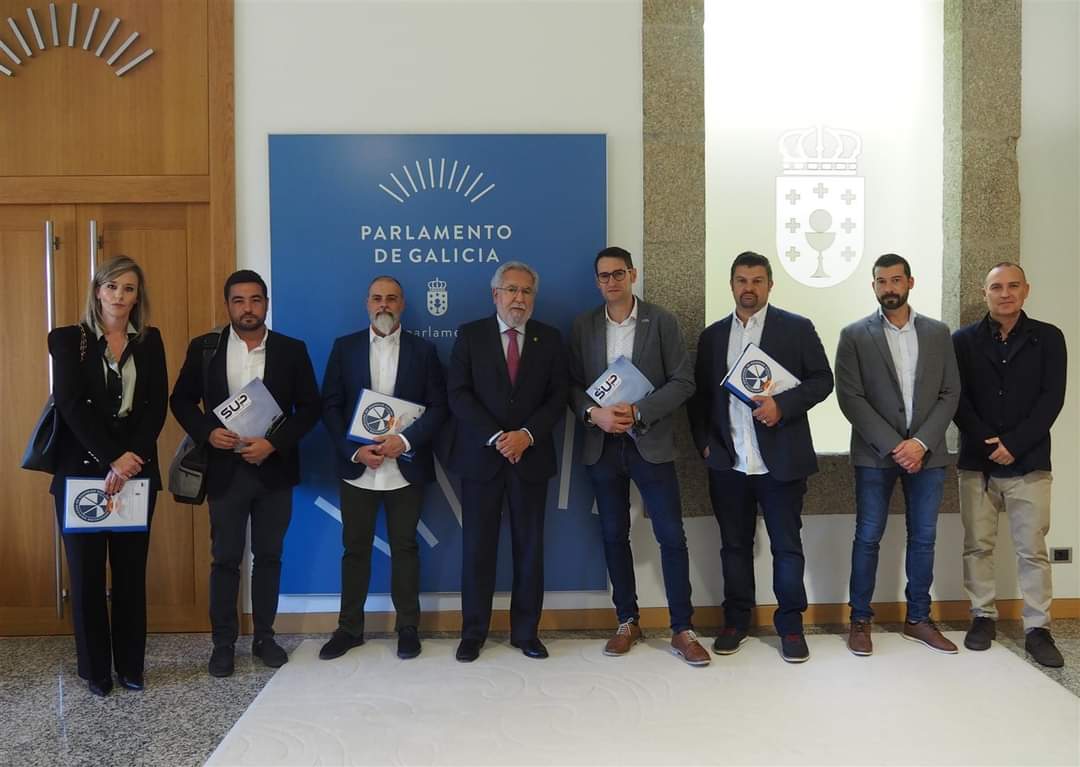 AUGC se reúne con el Presidente del Parlamento de Galicia para presentar los resultados de las jornadas de salud mental 'Saudepol' y pedir implicación