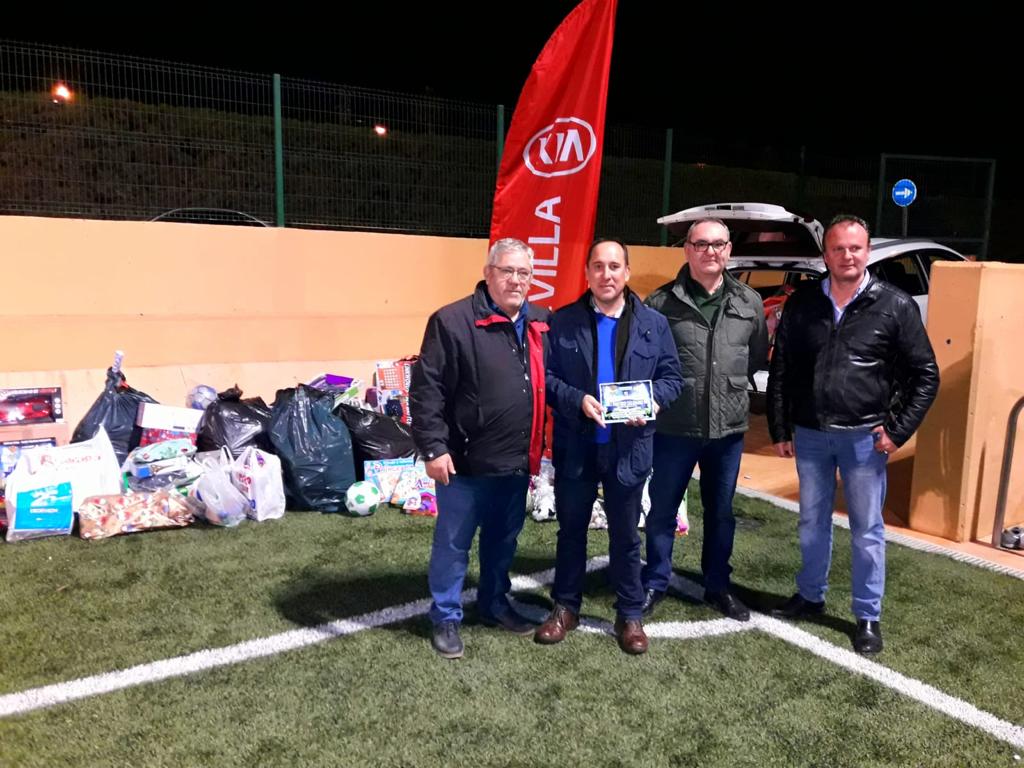 AUGC Sevilla participa en un partido benéfico de fútbol para la recogida de juguetes