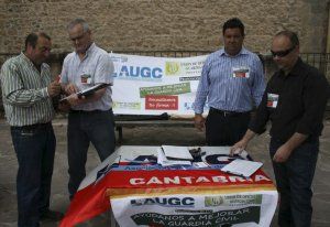 CONTINUAMOS CON LA ILP: MESA DE RECOGIDA DE FIRMAS EN POTES