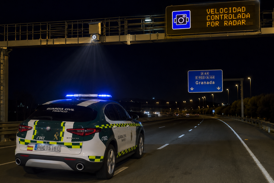 AUGC Granada denuncia la apertura de diligencias contra dos patrullas de la Guardia Civil por acudir de urgencia a un atraco tras ser captadas por un radar