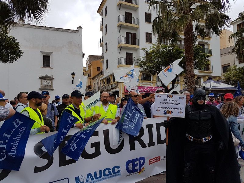 AUGC, presente en la concentración que ayer reclamó en Algeciras más medios contra el narcotráfico