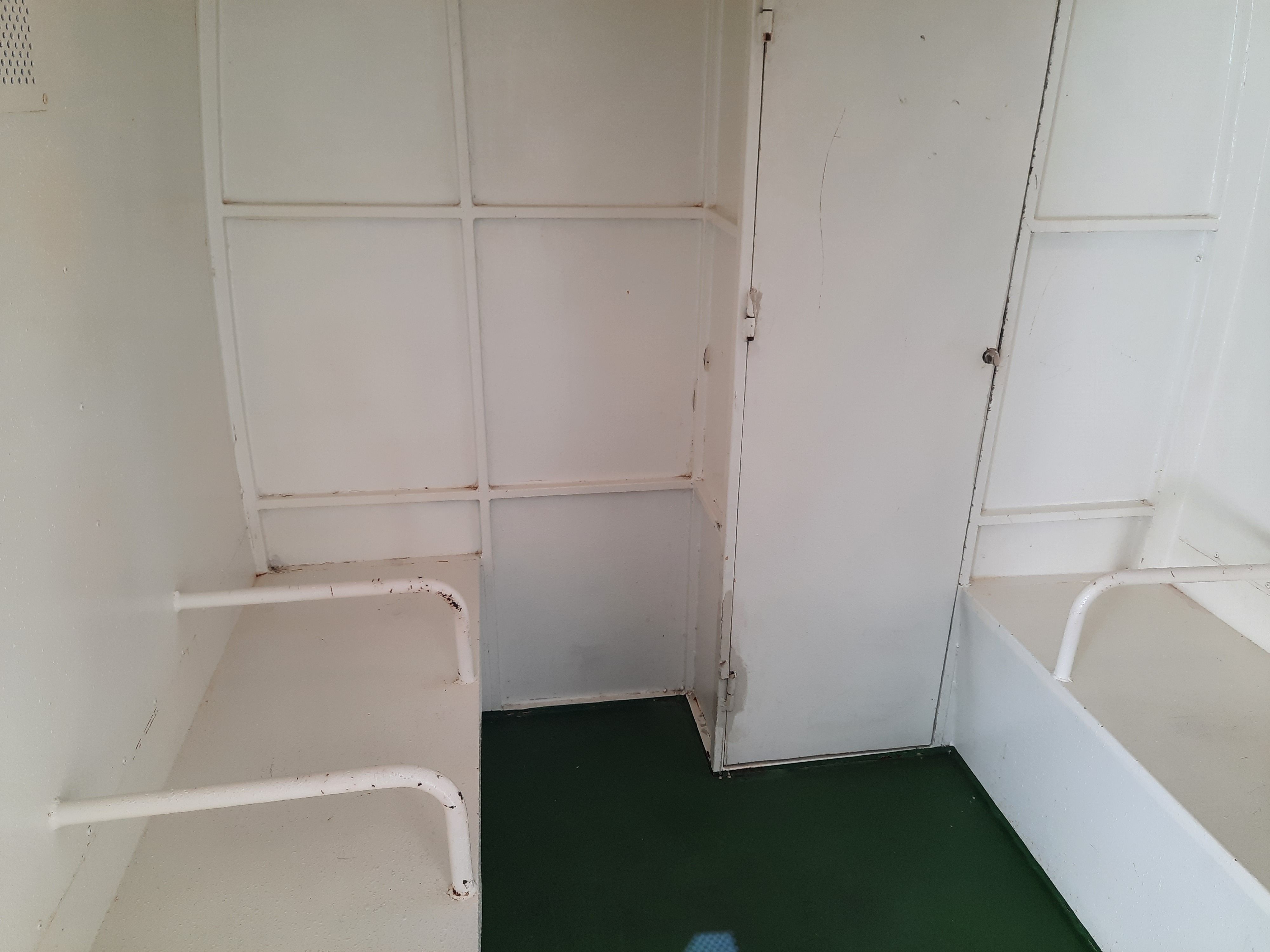 Más de la mitad de los vehículos de la Guardia Civil para el traslado de presos carecen de cinturones de seguridad