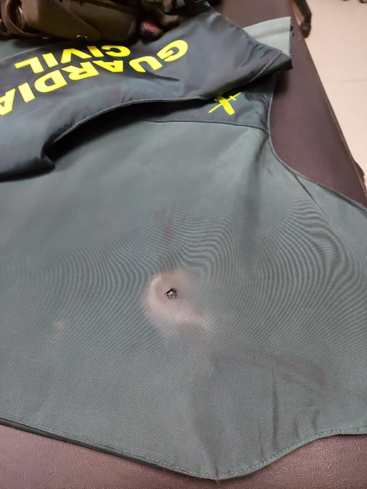 El tiroteo a un guardia civil en Gran Canaria vuelve a evidenciar la necesidad de que cada agente cuente con un chaleco antibalas adaptado