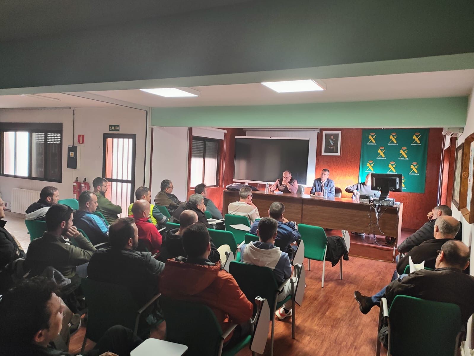 AUGC se reúne con los afectados por el desalojo de viviendas en la Comandancia de Toledo y exige respuestas a la DGGC