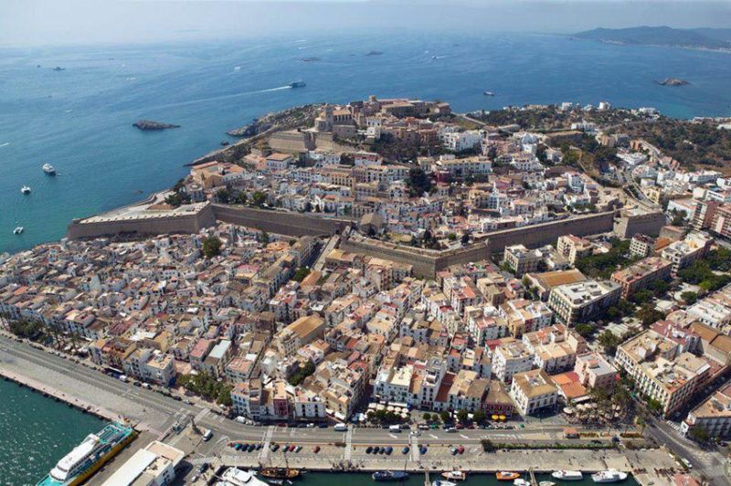 La Guardia Civil lo vuelve a hacer: comunica un traslado comisionado a Ibiza con seis días de antelación para que el agente se busque la vida solo
