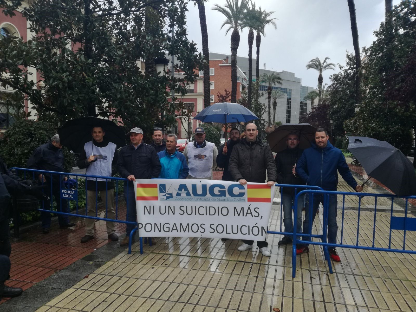 La delegación de AUGC en Badajoz vuelve a manifestarse contra la lacra de los suicidios en la Guardia Civil