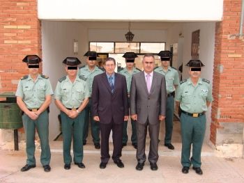 LOS GUARDIAS CIVILES BARREN Y FRIEGAN EL ACUARTELAMIENTO DE BULLAS.-
