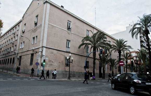 AUGC denuncia las pésimas condiciones de los vestuarios femeninos en la Comandancia de Alicante