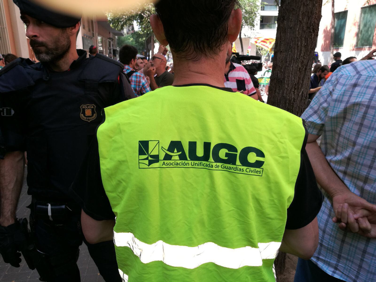 AUGC muestra su apoyo a los agentes de la Guardia Civil en Cataluña asistiendo a la manifestación celebrada en Barcelona para rechazar el hostigamiento de los radicales