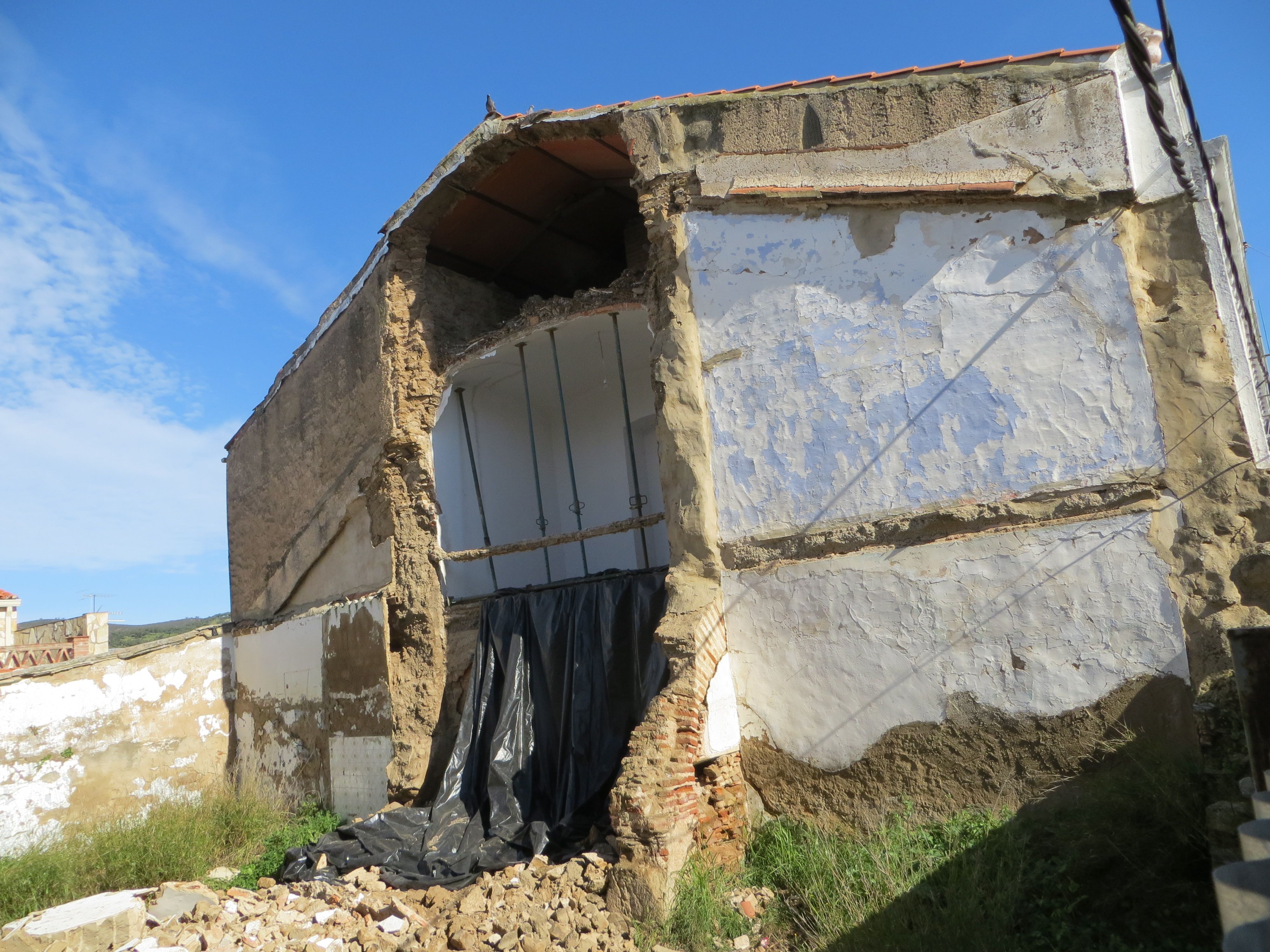 Los “cuarteles” de la Guardia Civil se derrumban