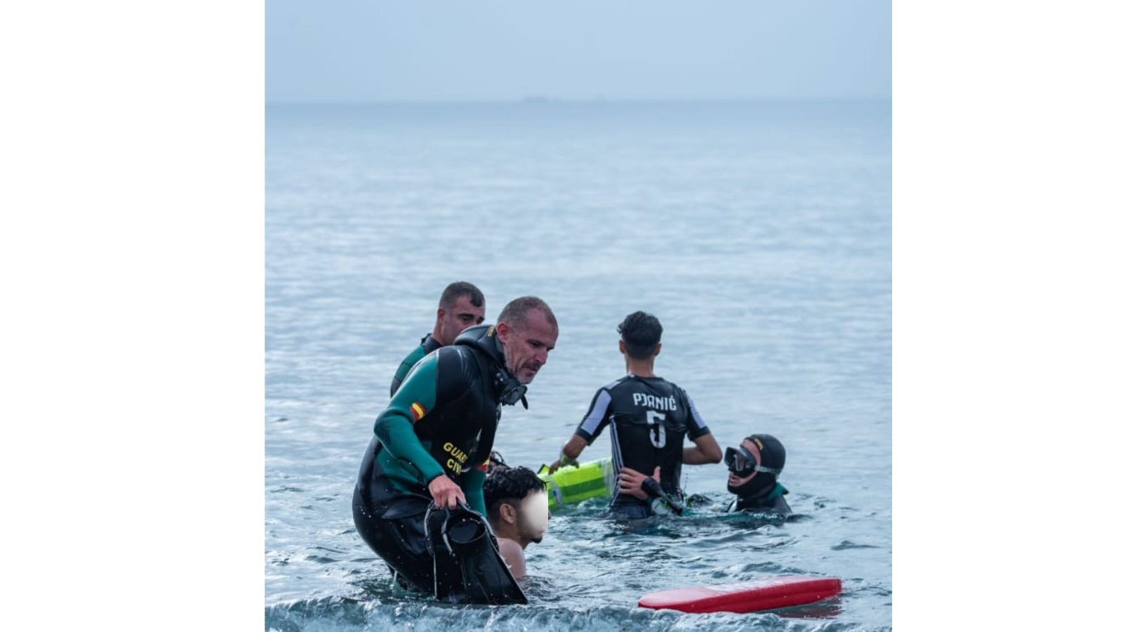 La tragedia humanitaria en el Espigón del Tarajal de Ceuta vuelve a mostrar el abandono institucional otro verano más