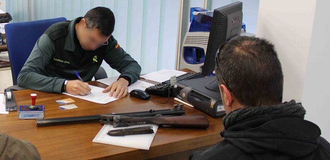 Intervención de Armas carece de medios técnicos para escanear los documentos que presenten los ciudadanos