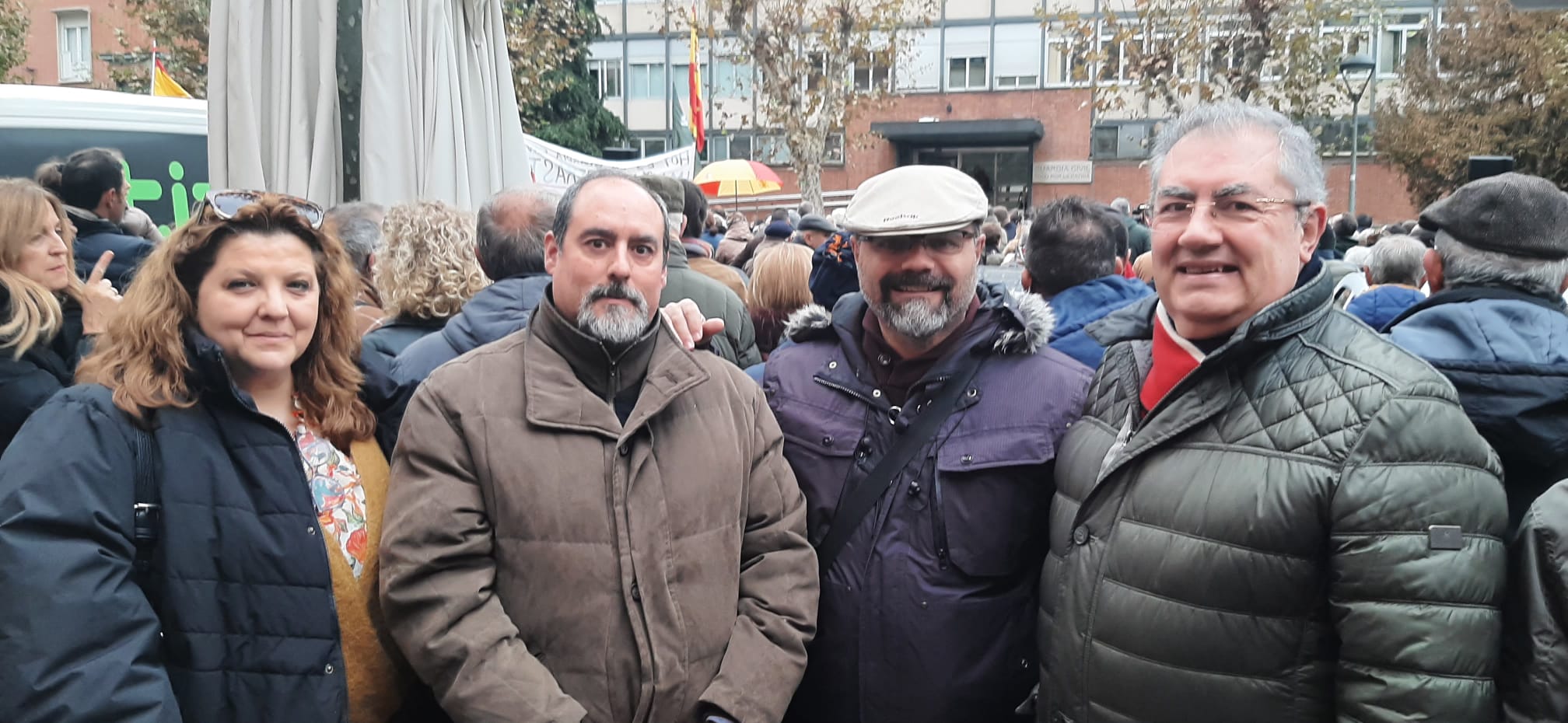 AUGC Navarra se manifiesta contra la pérdida de la competencia de Tráfico en la concentración de apoyo a la Guardia Civil