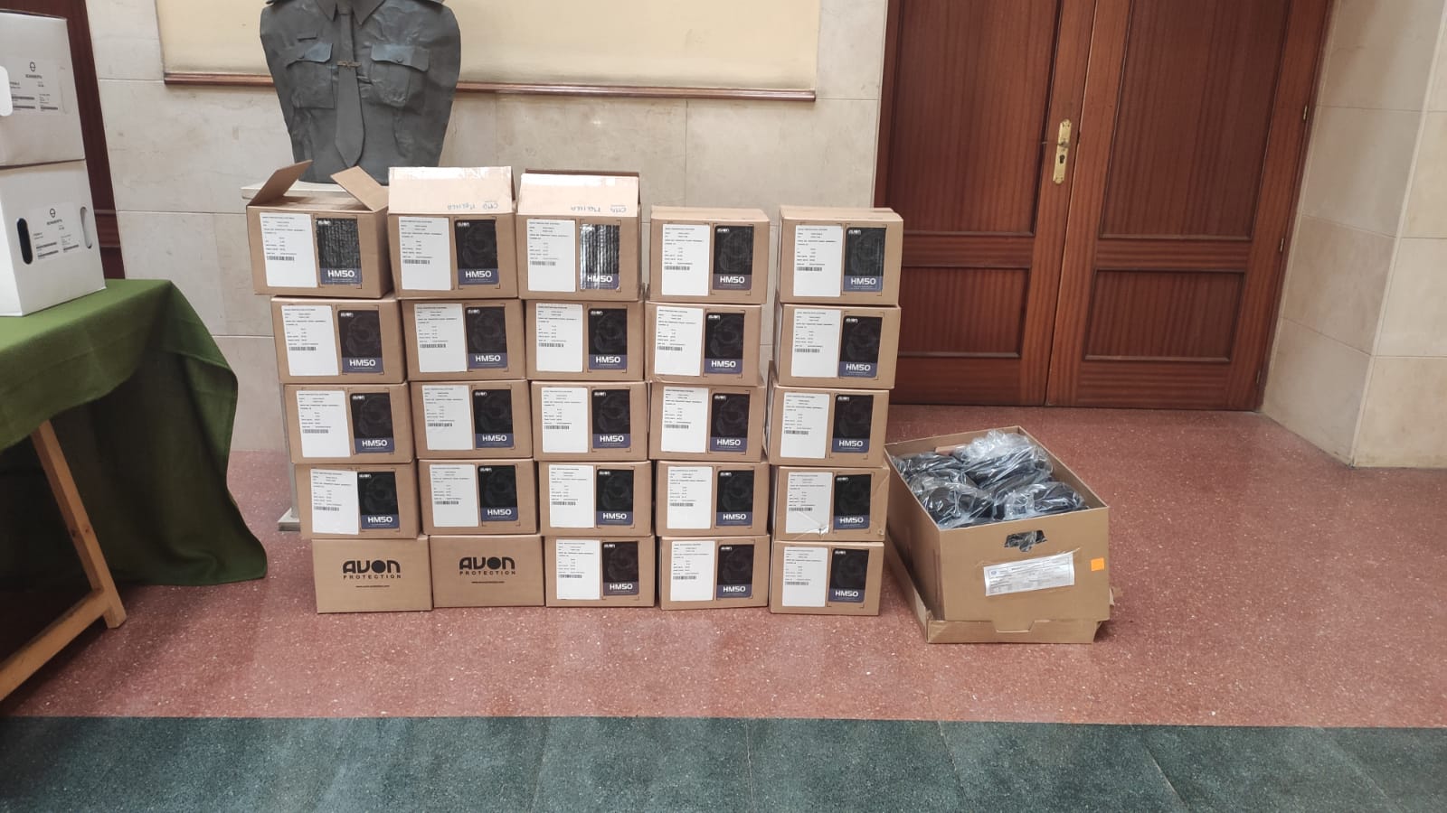 La Dirección General de la Guardia Civil dota a los agentes Melilla de un número insuficiente de cascos y máscaras antigás