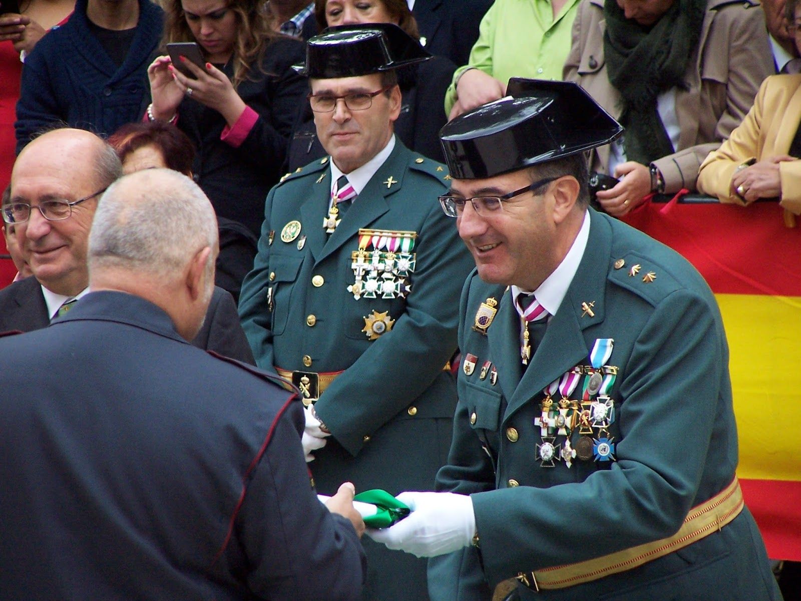 Un informe de AUGC sobre las medallas en la Guardia Civil desmonta la manipulación de la Dirección General