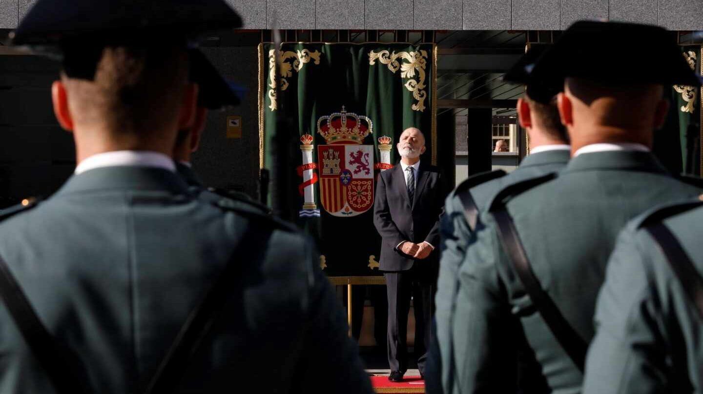 La tramitación de normas queda paralizada por imposición del director de la Guardia Civil