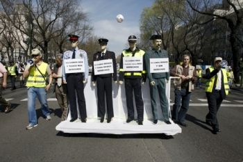 Los policías y guardias civiles apoyamos la huelga del día 8 de junio