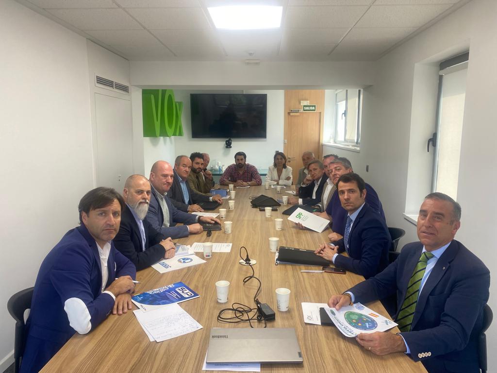 La Plataforma por una Jubilación Digna y la plena Equiparación Salarial se reúne con el partido político VOX