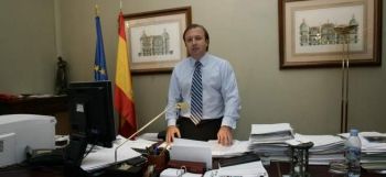 VERGONZOSO E INMORAL; Interior paga 500.000 euros al año para limpiar casas de generales (NOTICIA PUBLICADA EN 20MINUTOS)