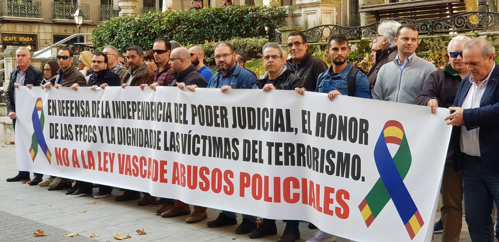 Guardias civiles y policías nacionales se concentran en el País Vasco contra la ley vasca de abusos policiales