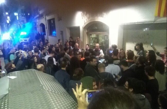 Un hotel donde se encontraban alojados cerca de 250 guardias civiles les pide que se marchen tras una noche de acoso independentista