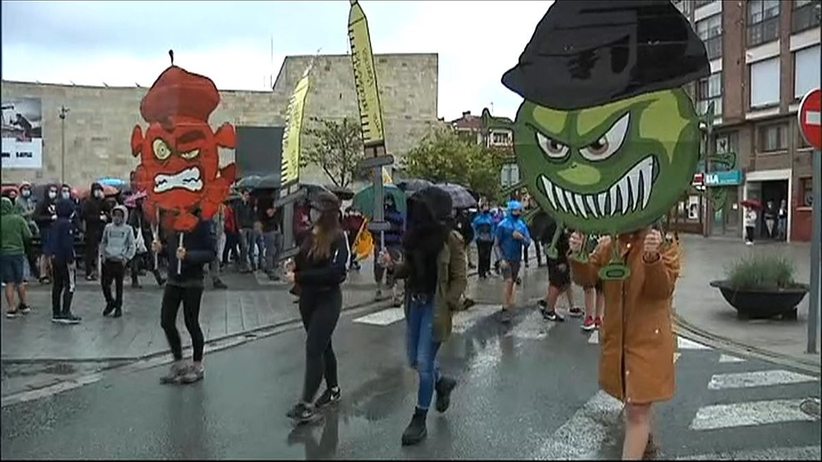 Un año más, los guardias civiles y sus familias deberán soportar el desprecio y la amenaza de los radicales en Navarra