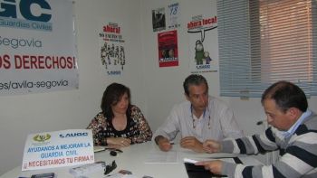 EL CANDIDATO A LA ALCALDÍA DE ÁVILA POR UPyD MANIFIESTA CON SU FIRMA SU APOYO A LA INICIATIVA LEGISLATIVA POPULAR